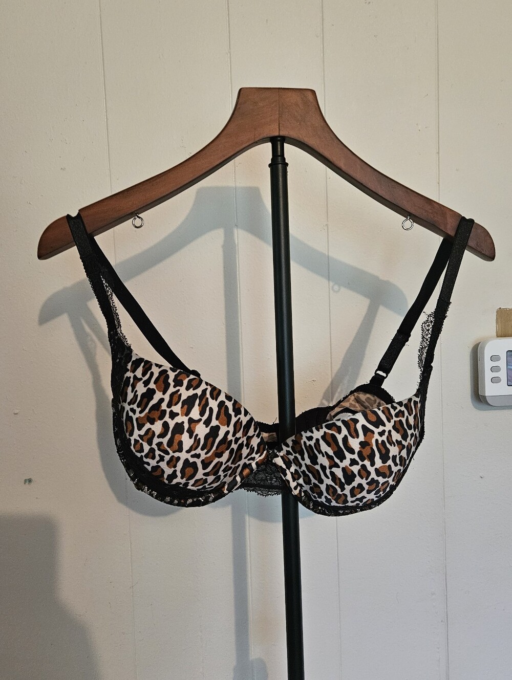 Wonderbra Leopard Print Underwire Push Up Bra with Black Lace Size 38C